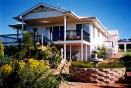 Lovering's Beach Houses - The Whitehouse Emu Bay - Grafton Accommodation