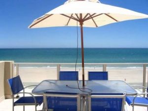 Adelaide Luxury Beach House - Grafton Accommodation